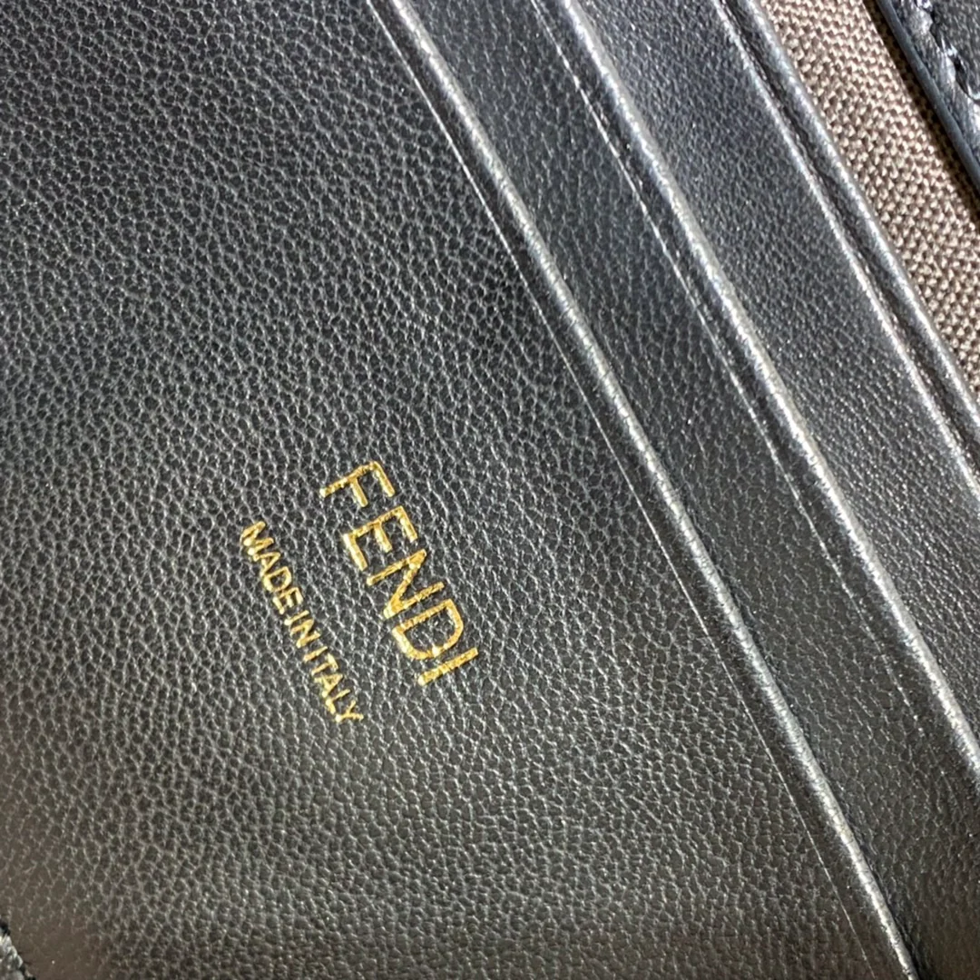 Маленькая кожаная сумка Fendi Baguette - 1