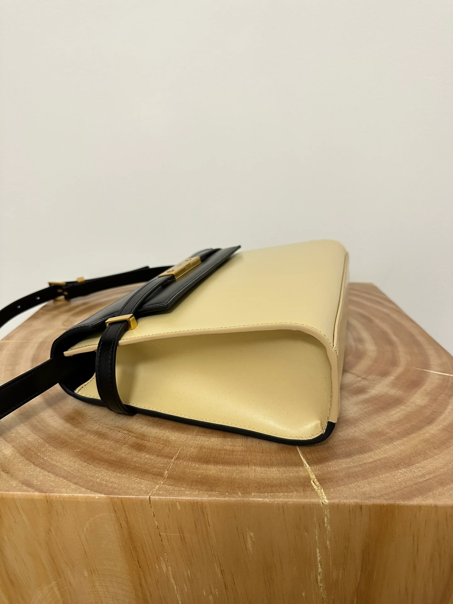 Зубочистка YSL Manhattan Texture Large, черная с абрикосовым оттенком