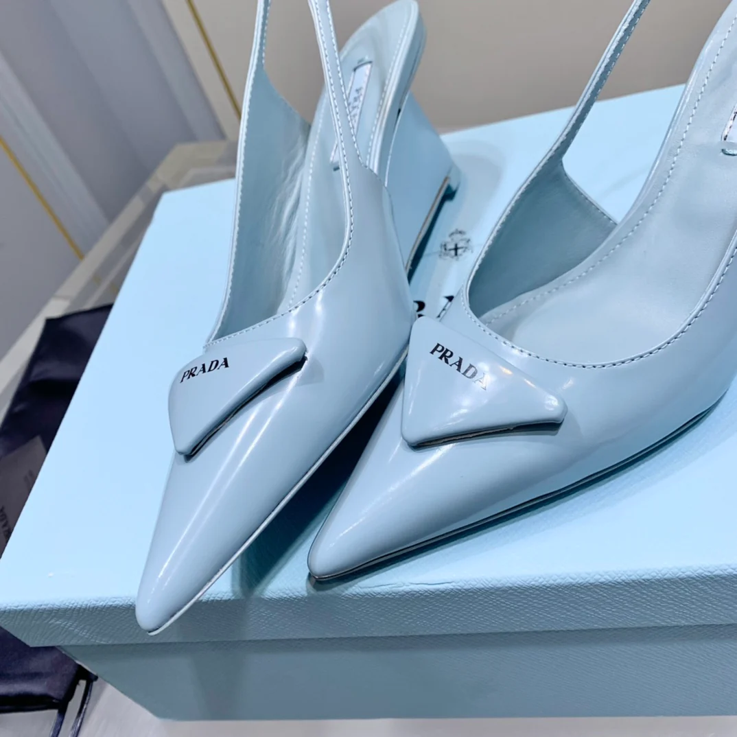 Prada - Синие туфли на низком каблуке