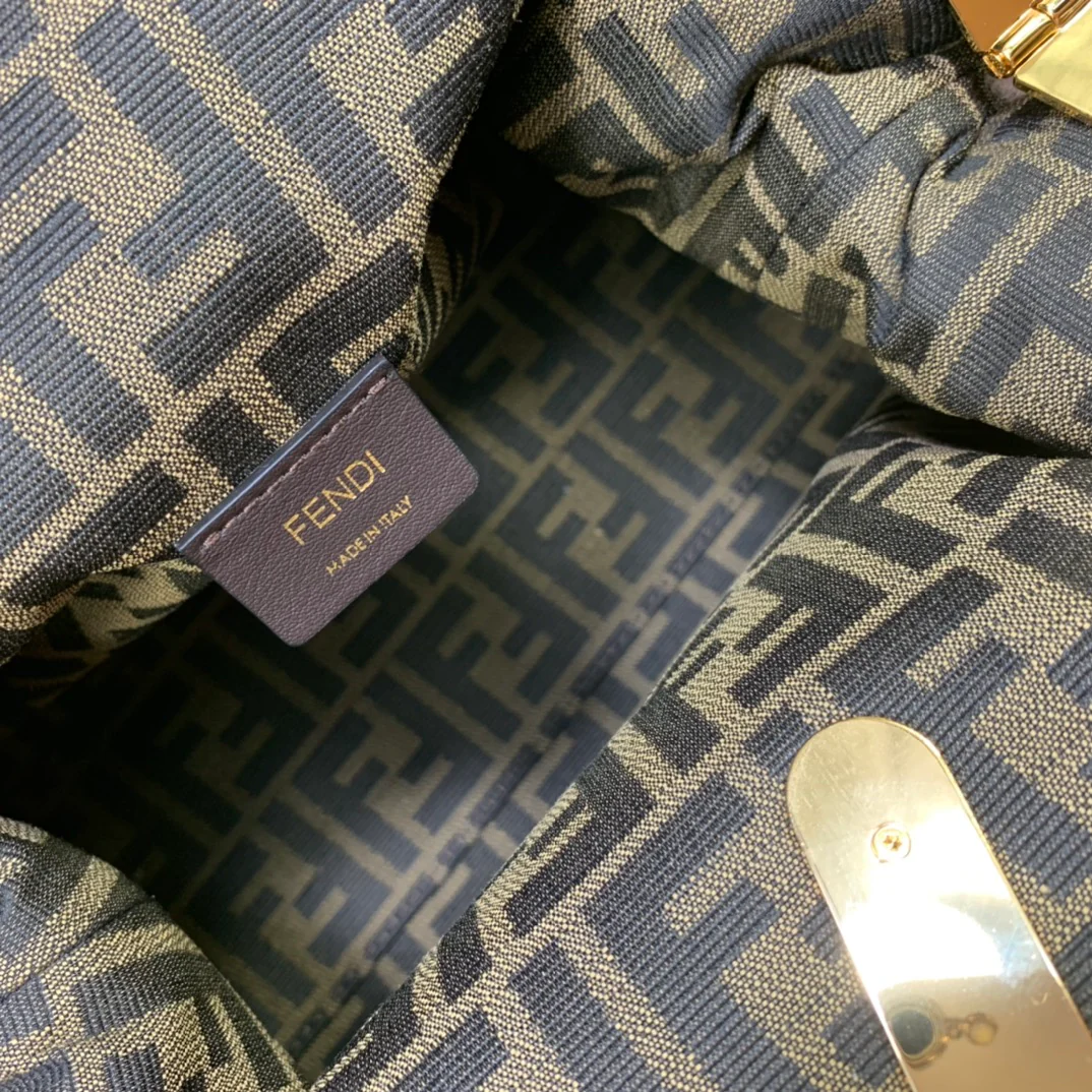 Средняя розовая шерстяная сумка Fendi-first