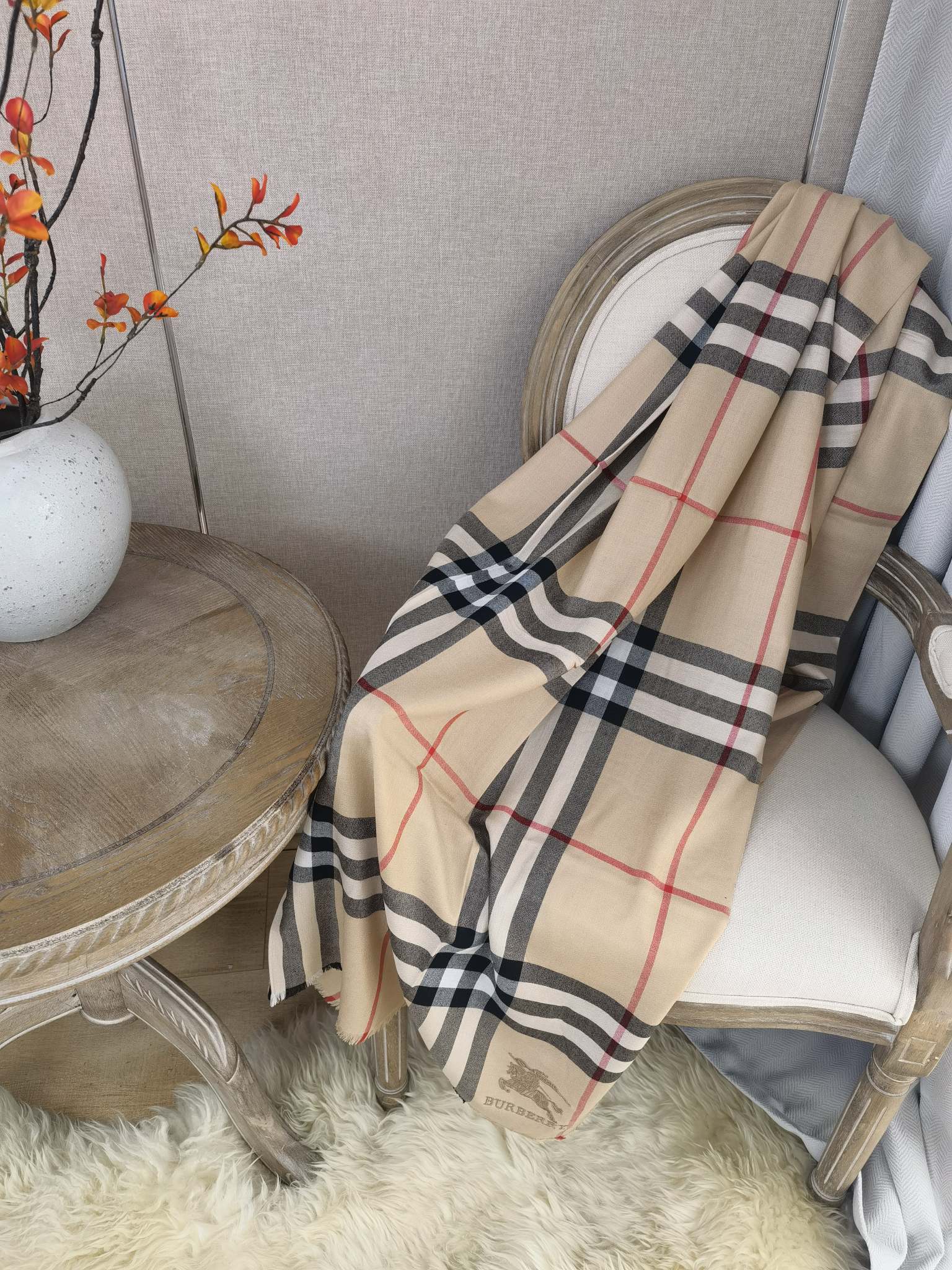 Burberry - нестареющая классика, бестселлер: тонкий длинный шарф - 70-220 см