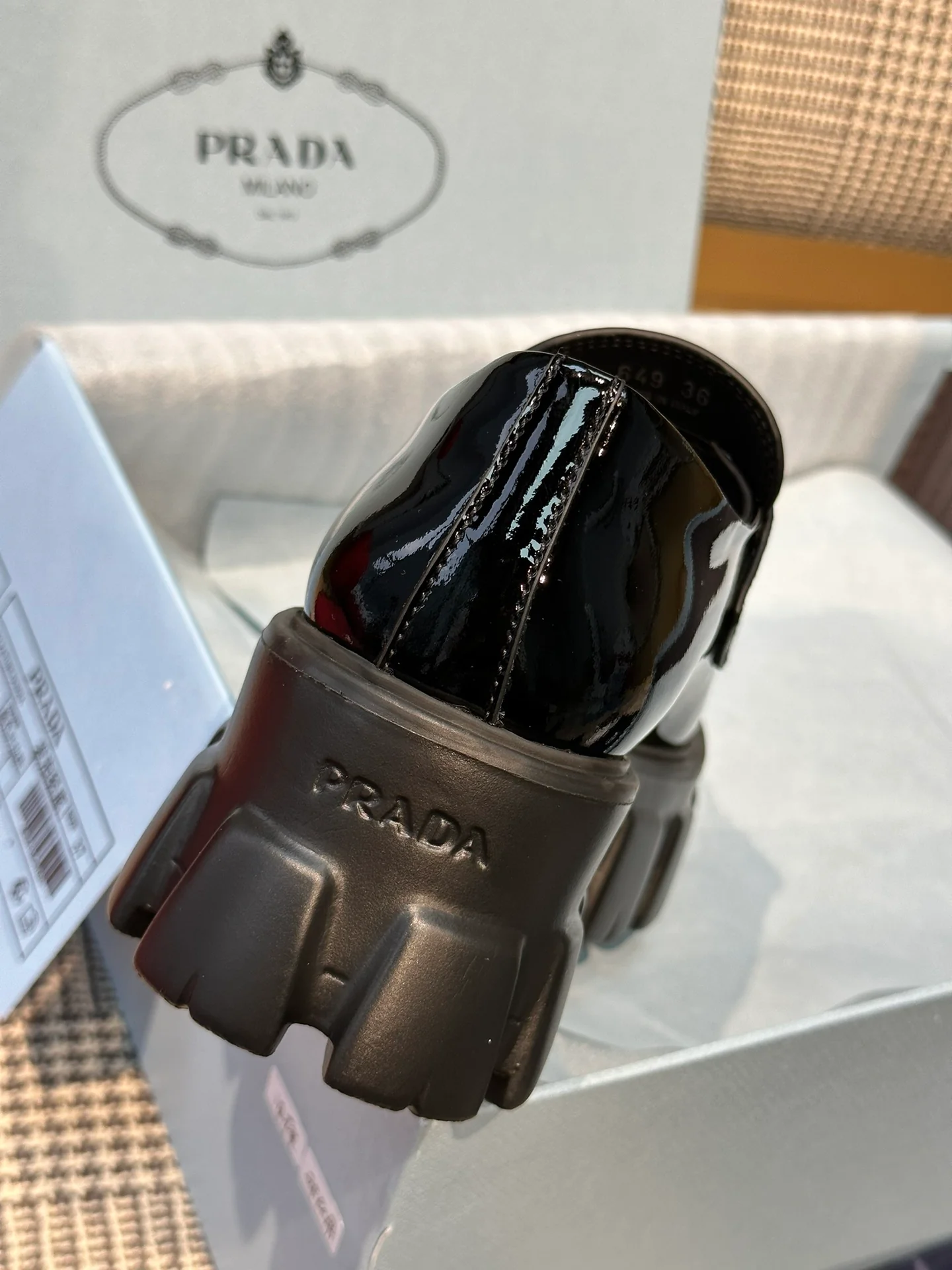 Лоферы на платформе Prada 2024 - черные