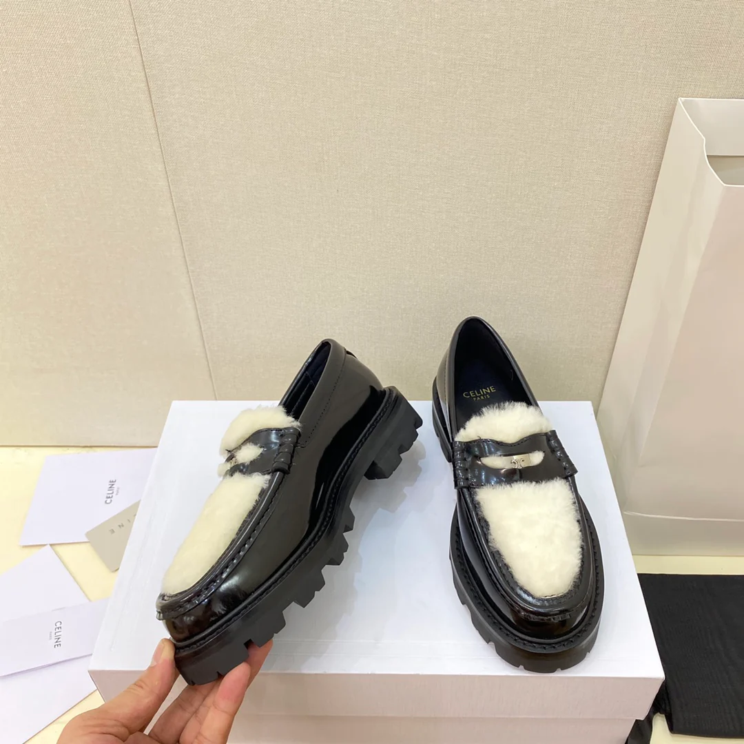 Celine - Меховые туфли в стиле афро