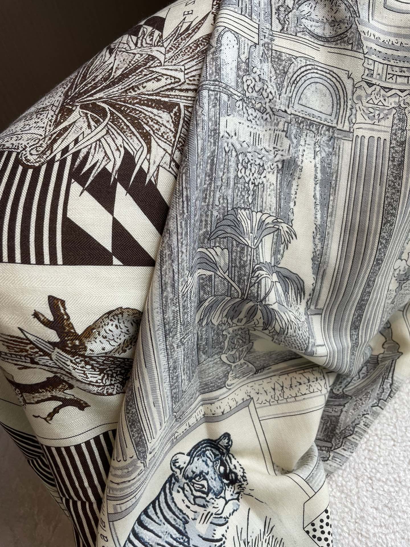 Шелковый шарф Hermes Grand Theatre 140 из кашемира