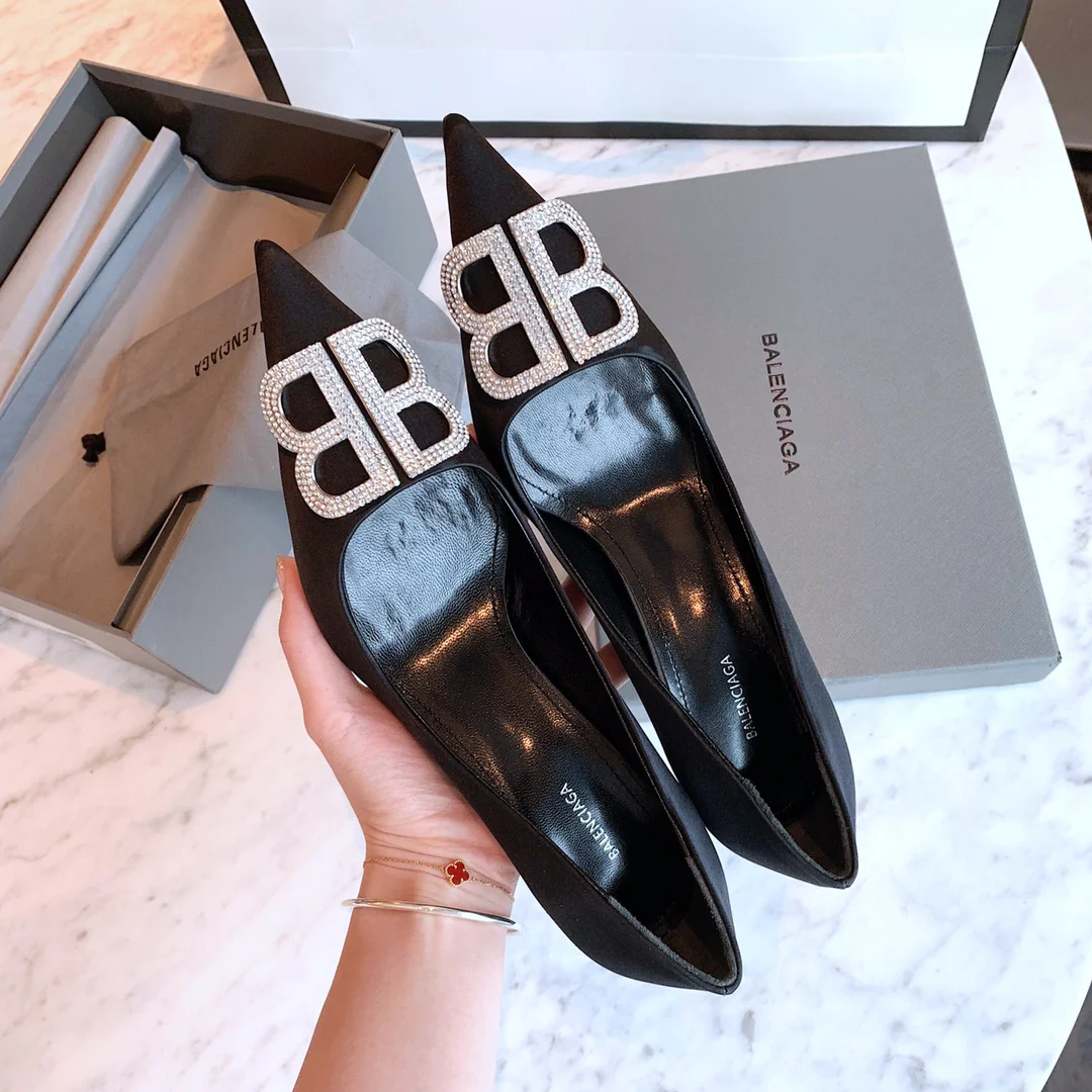 Balenciaga - Туфли на каблуке с острым носком