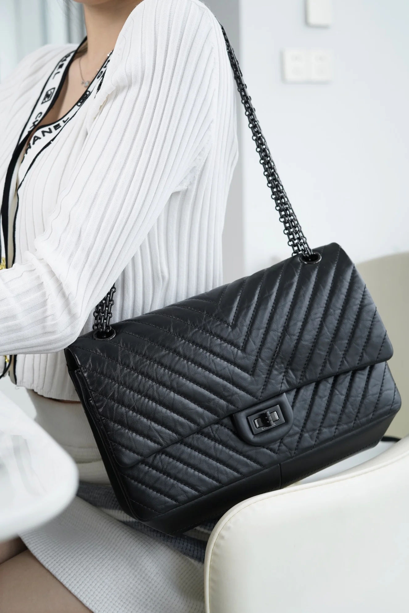 Chanel 2-55 - Черная застежка с V-образным узором - Кожа теленка, длина 28 см