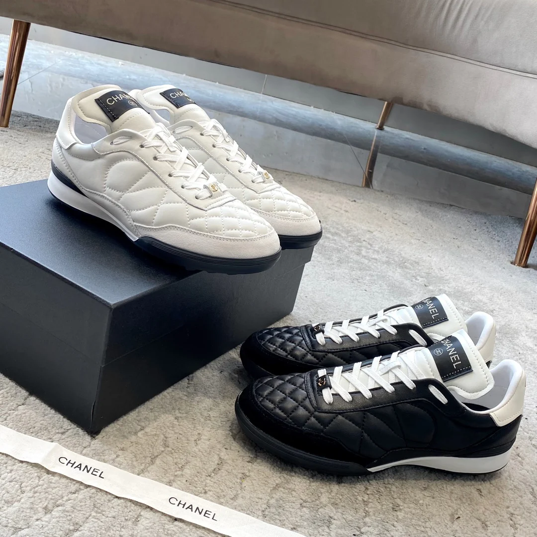 Новинка сезона весна/лето 2023 от Chanel - Стеганые бейсбольные кроссовки из овечьей кожи - Белые