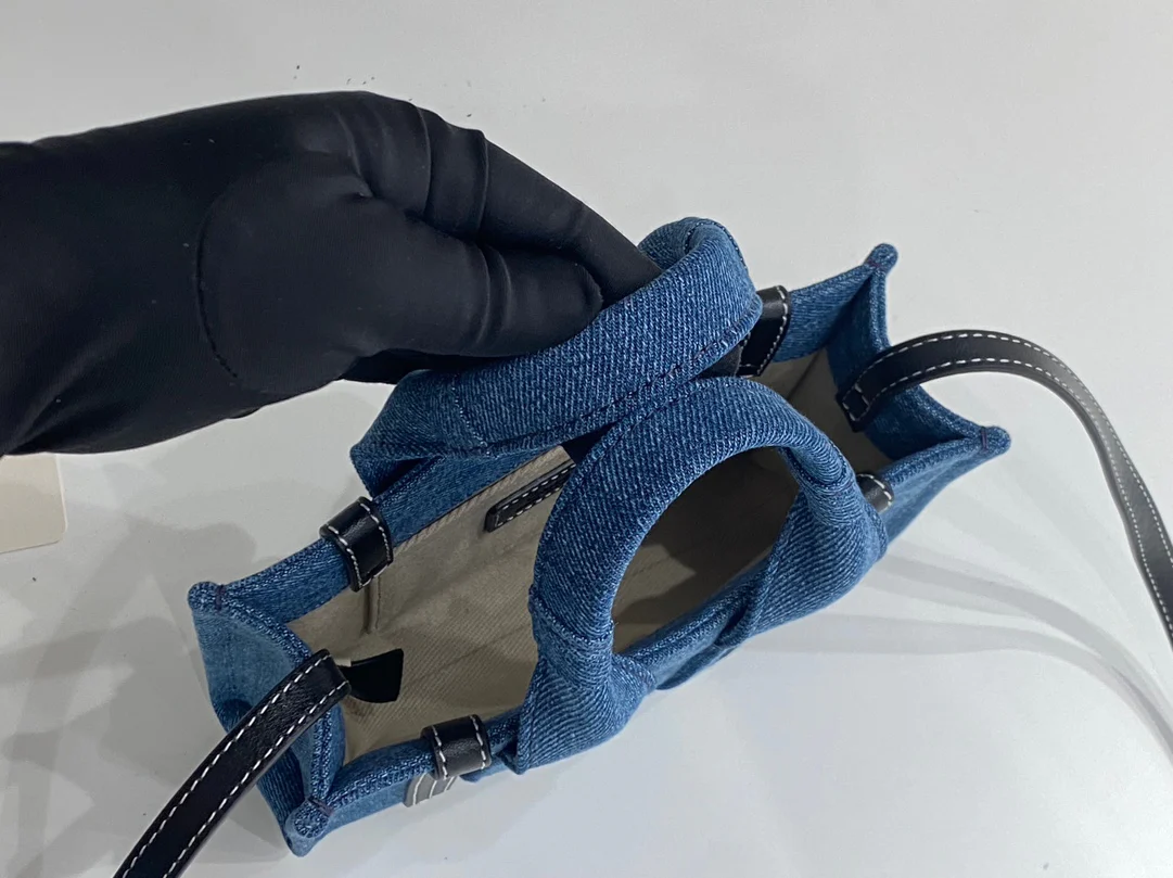 Новинка весны 2023 года от Chloe - Сумка-тоут Woody - Джинсово-синяя - Мини