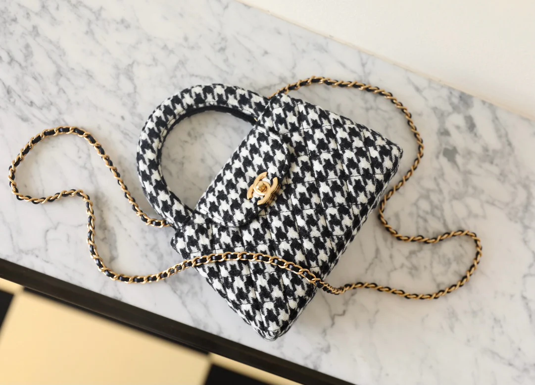 Сумка Chanel Kelly на цепочке с узором ?гусиная лапка?.