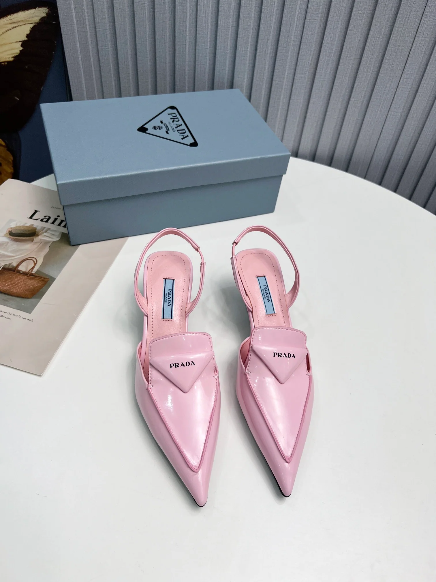 Prada - Розовые сандалии с острым носком