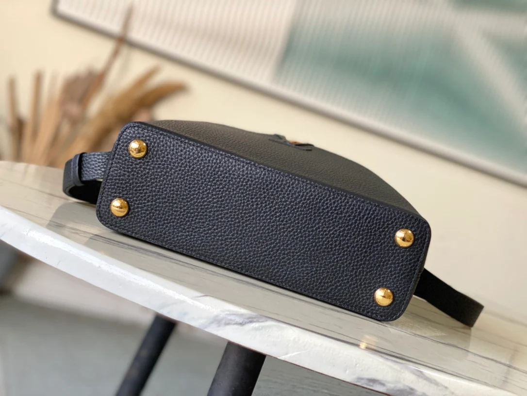 LV-m24728-capucinesbb маленькая сумочка-черная