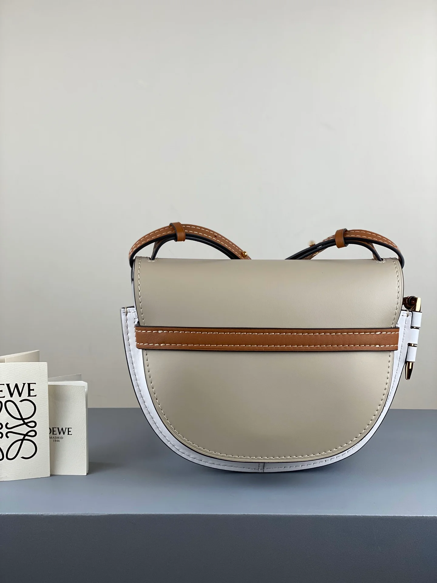 Loewe-gate-mini-21x12-5x9-5-cm-12