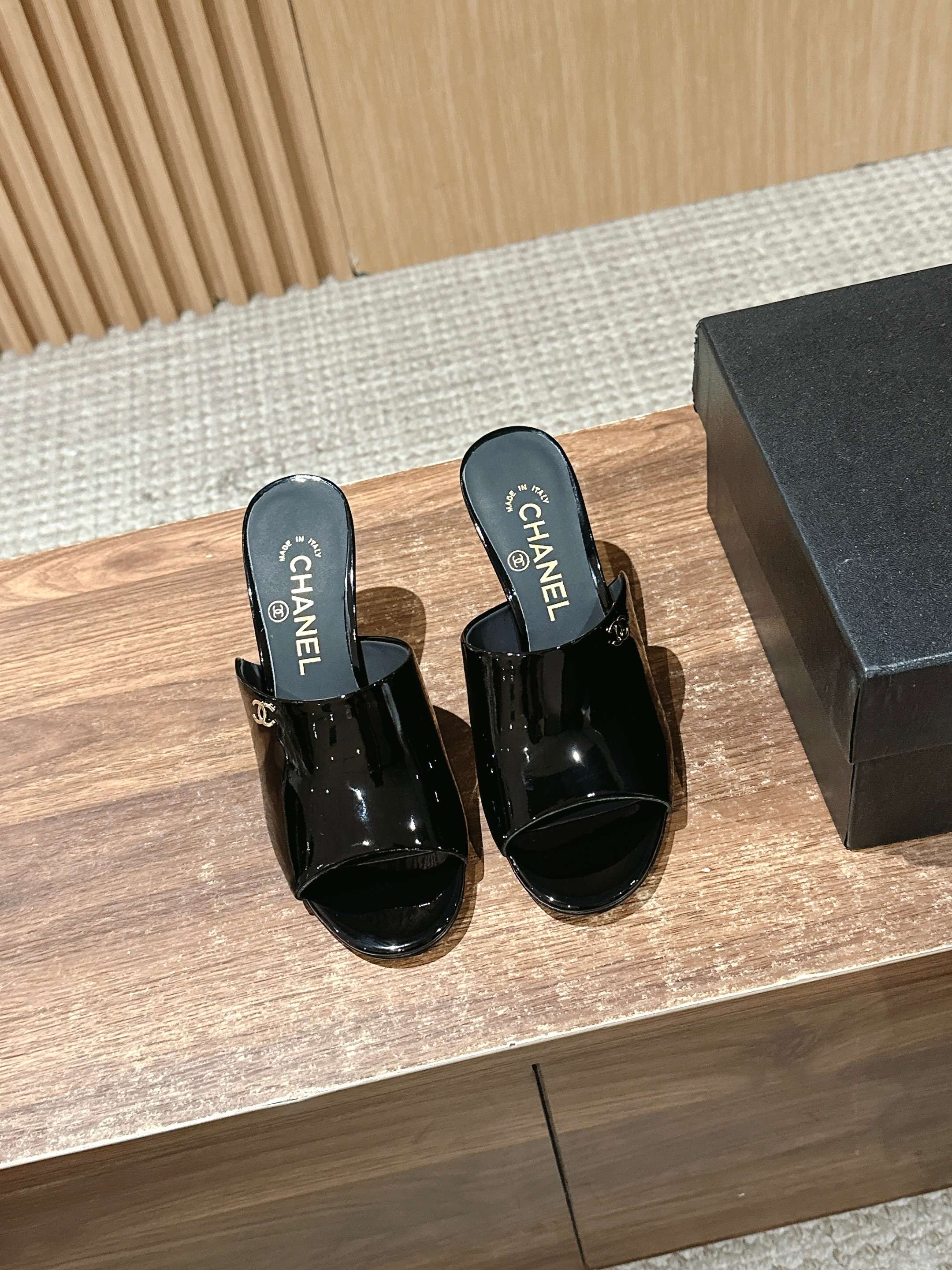 Новинка лета 2025 от Chanel - Босоножки на высоком каблуке - Черные