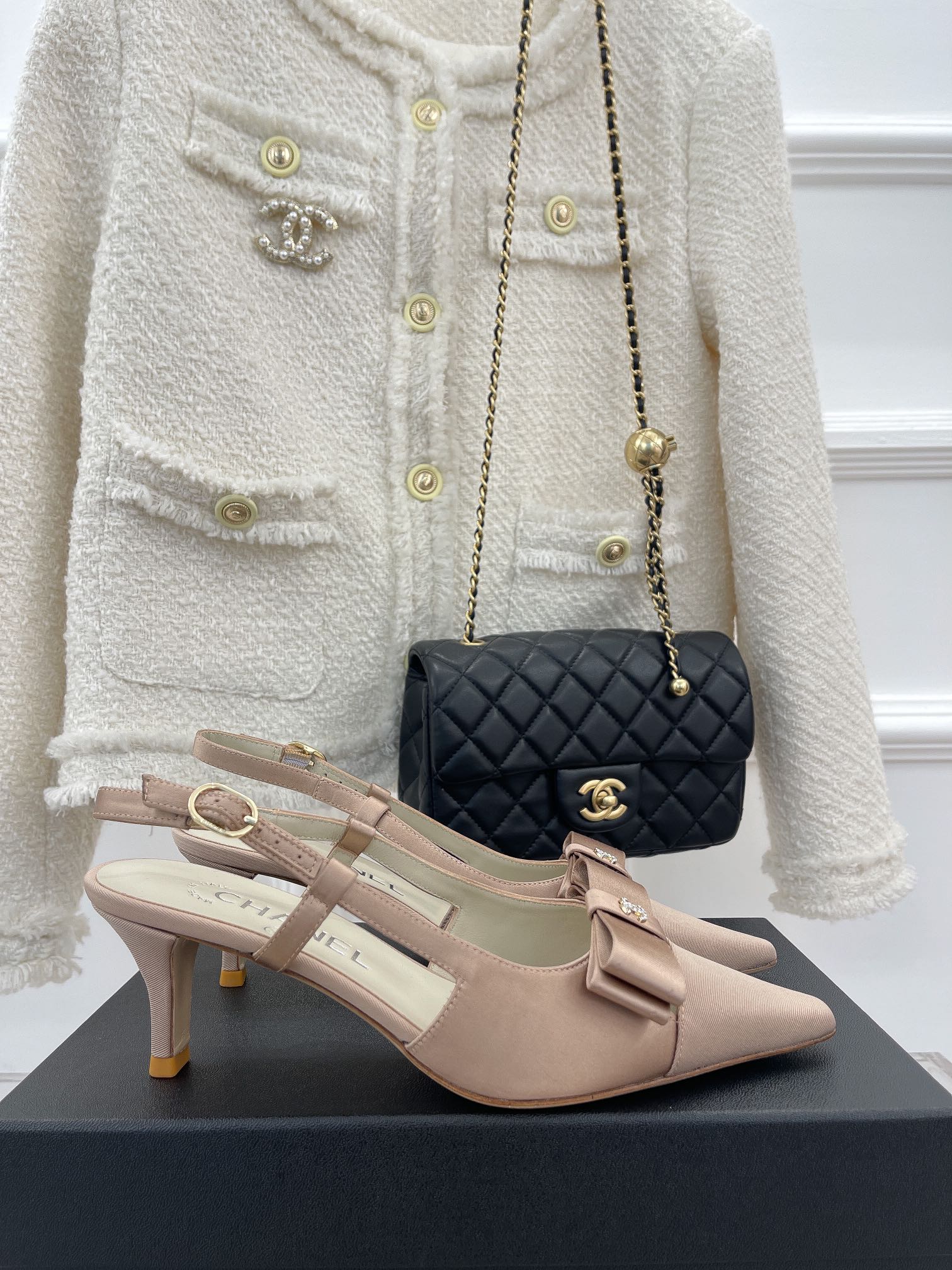 Новинка сезона весна/лето 2023 от Chanel - винтажные босоножки на высоком каблуке с бантом - 5 см - розовые