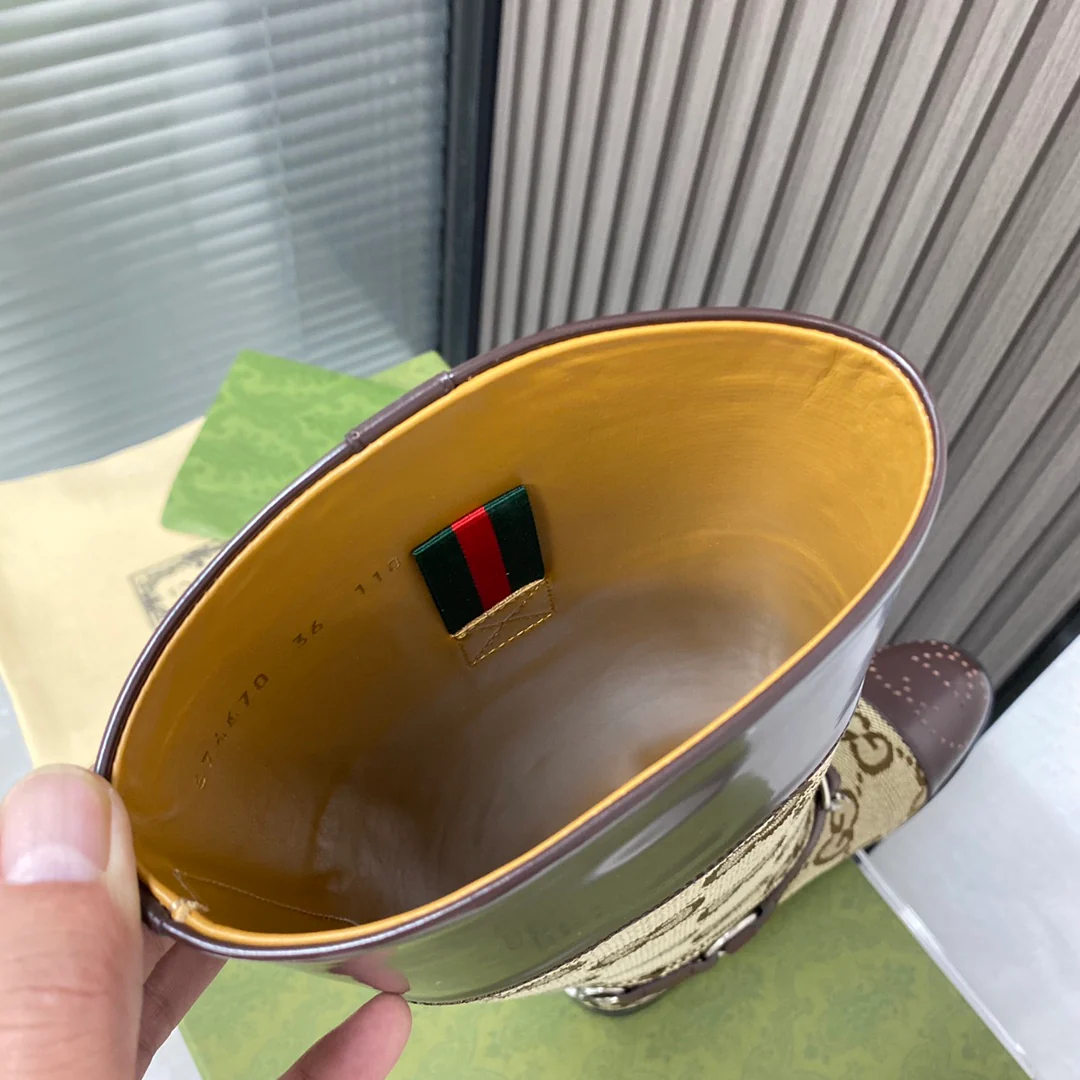 Новинка сезона осень/зима 2022 от Gucci — сапоги для верховой езды в стиле подиума.