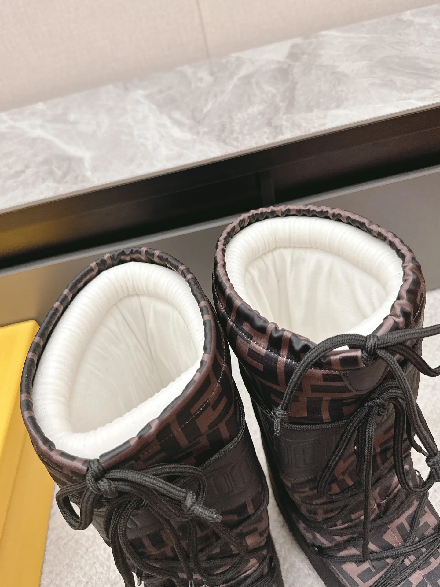 Пуховые туфли Fendi 2024 - темно-коричневые