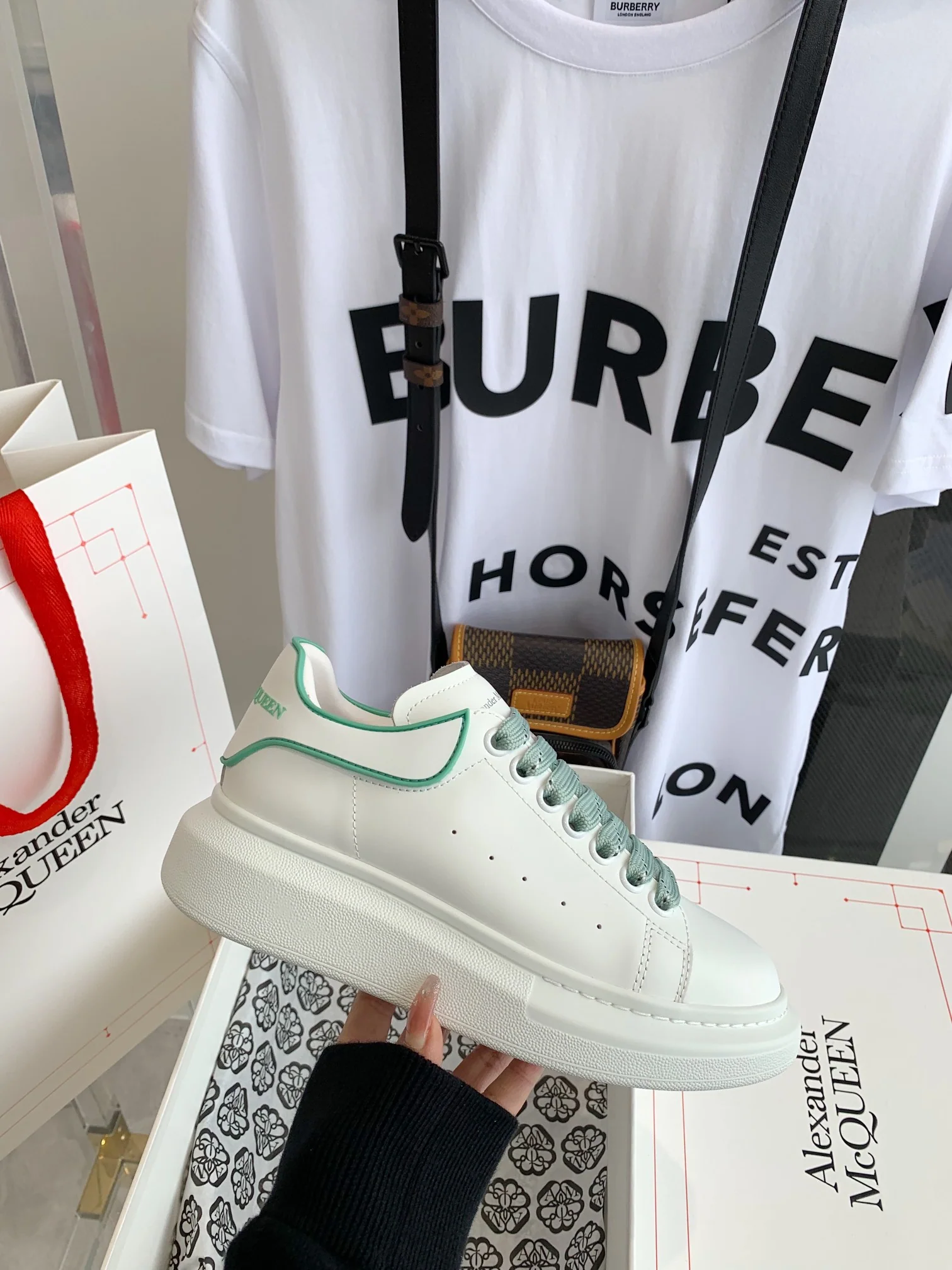 McQueen - Улучшенные классические белые кроссовки - Зеленые