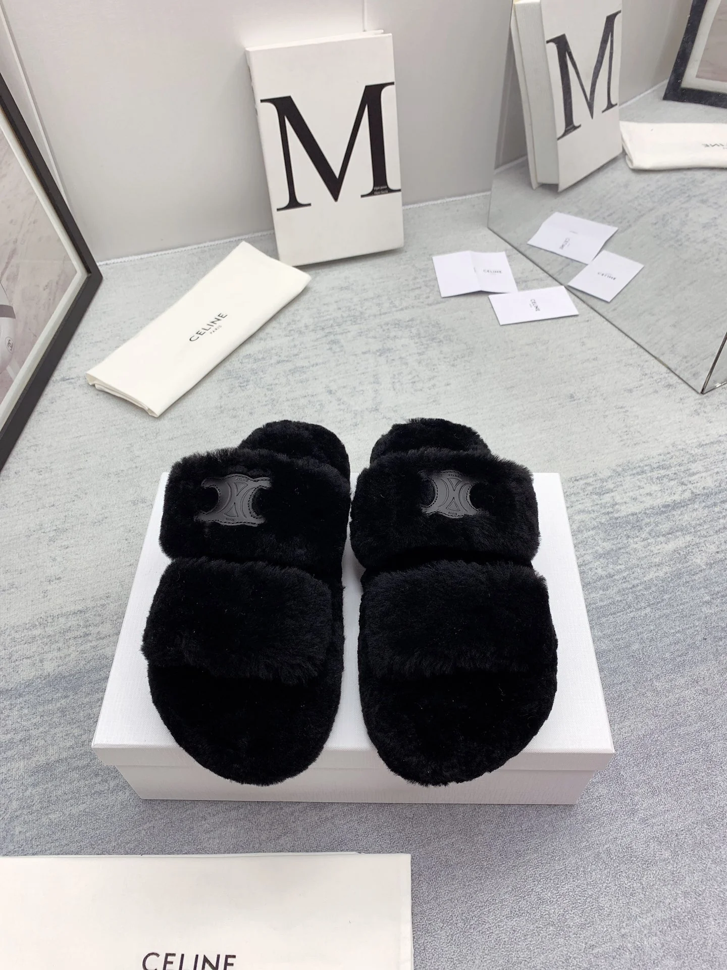 Новые меховые тапочки Celine 2022 года - размеры 35-40-41 (изготовлены на заказ)