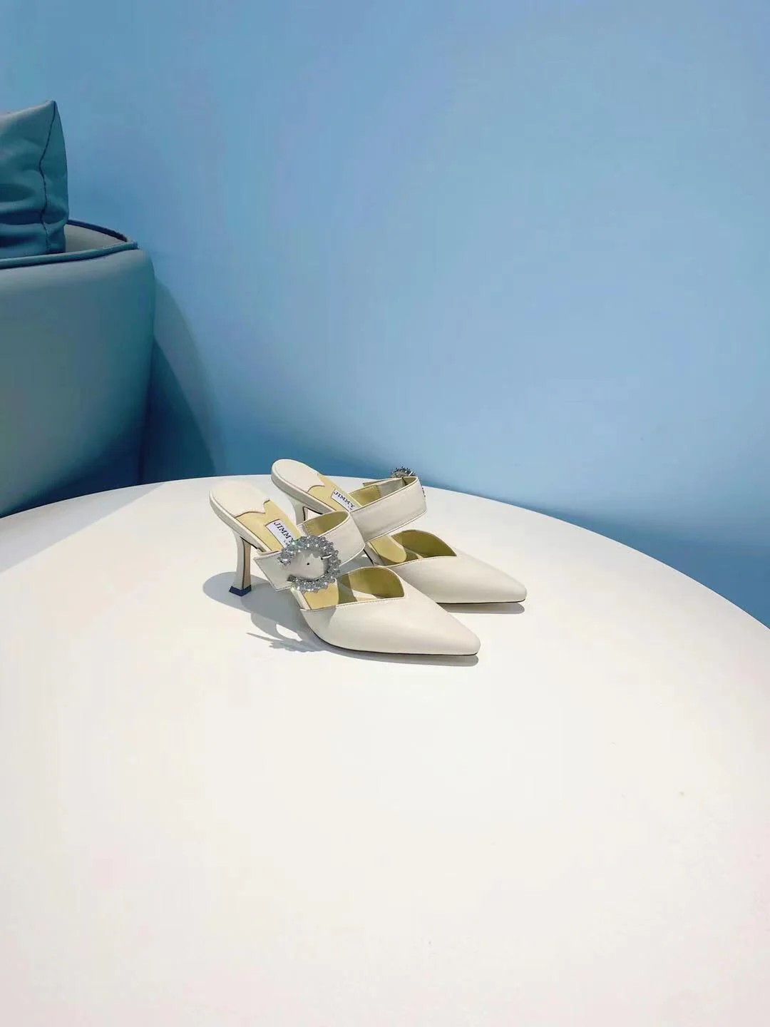 Замшевые босоножки на высоком каблуке Jimmy - белые