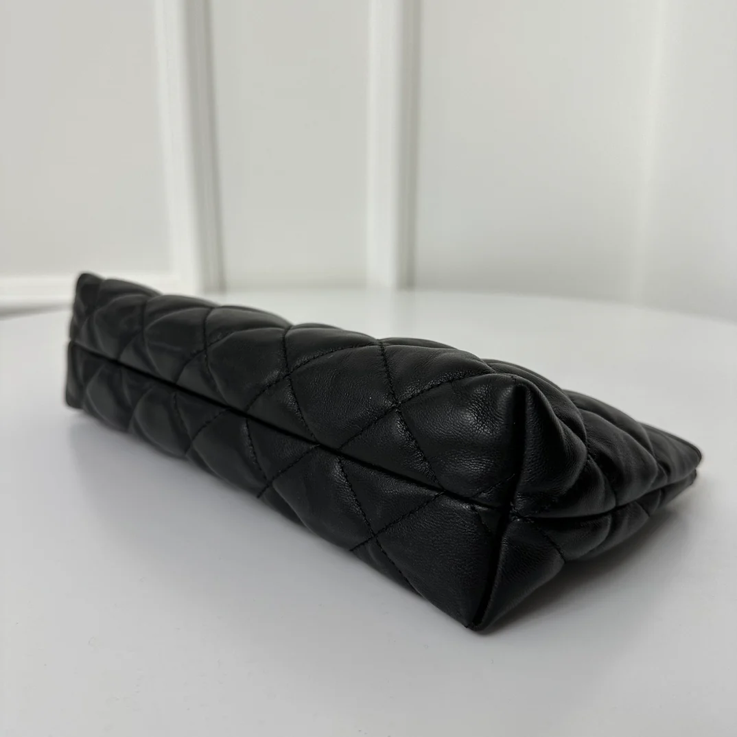 Сумка-тоут YSL Icarre - из овечьей кожи - черная с золотой фурнитурой