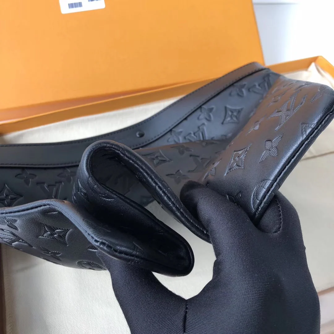 Большая сумочка-клатч LV M62903 Pochette Apollo