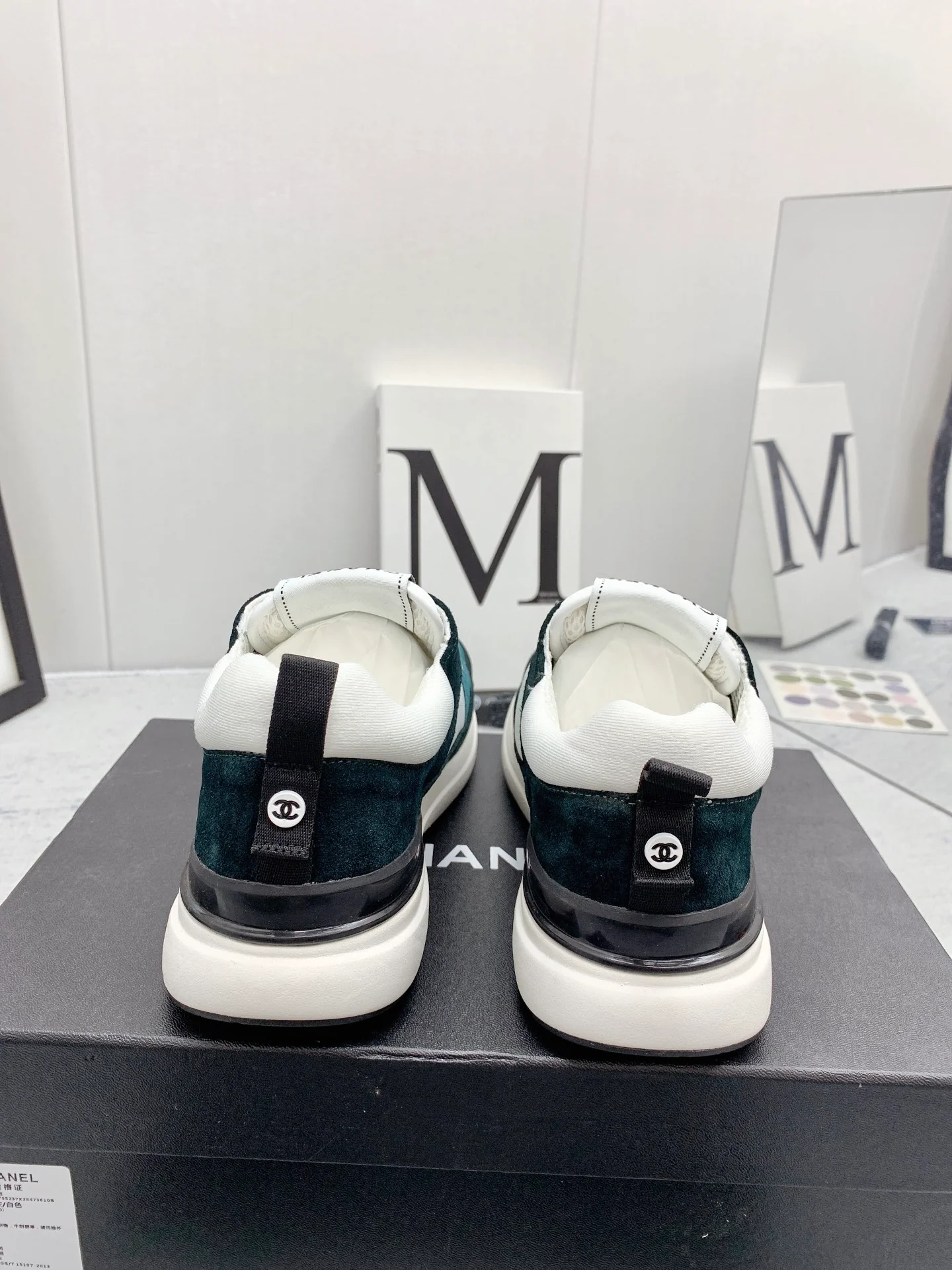 Chanel - Твидовые кроссовки в стиле пэчворк - Повседневные кроссовки - Черно-синие