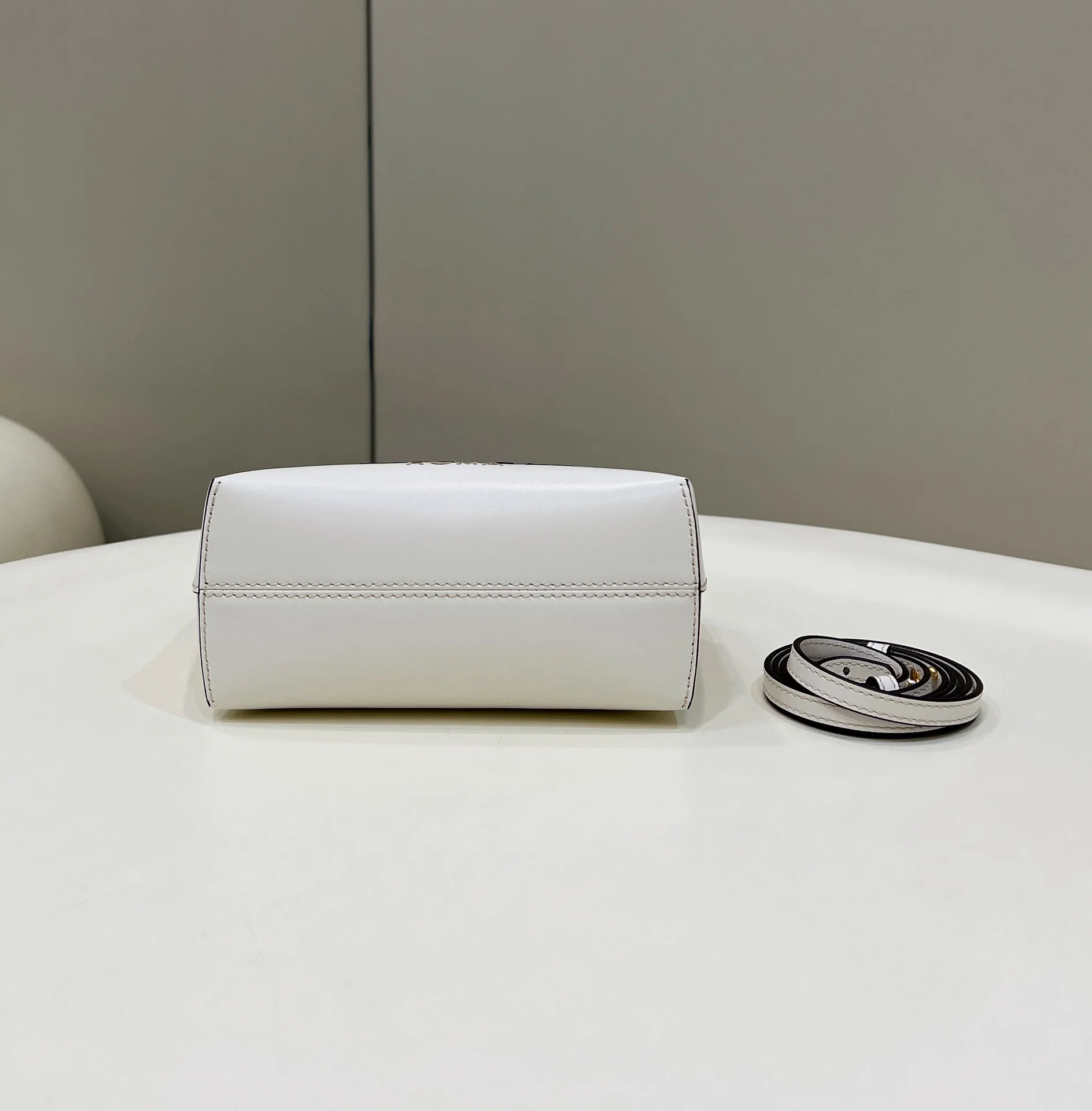 Сумка Fendi Bythe-way Boston - мини - белая - 2