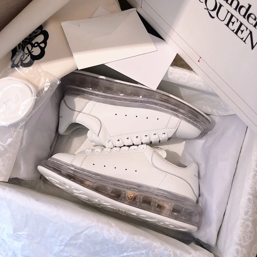 Белые кроссовки McQueen с прозрачной резиновой подошвой