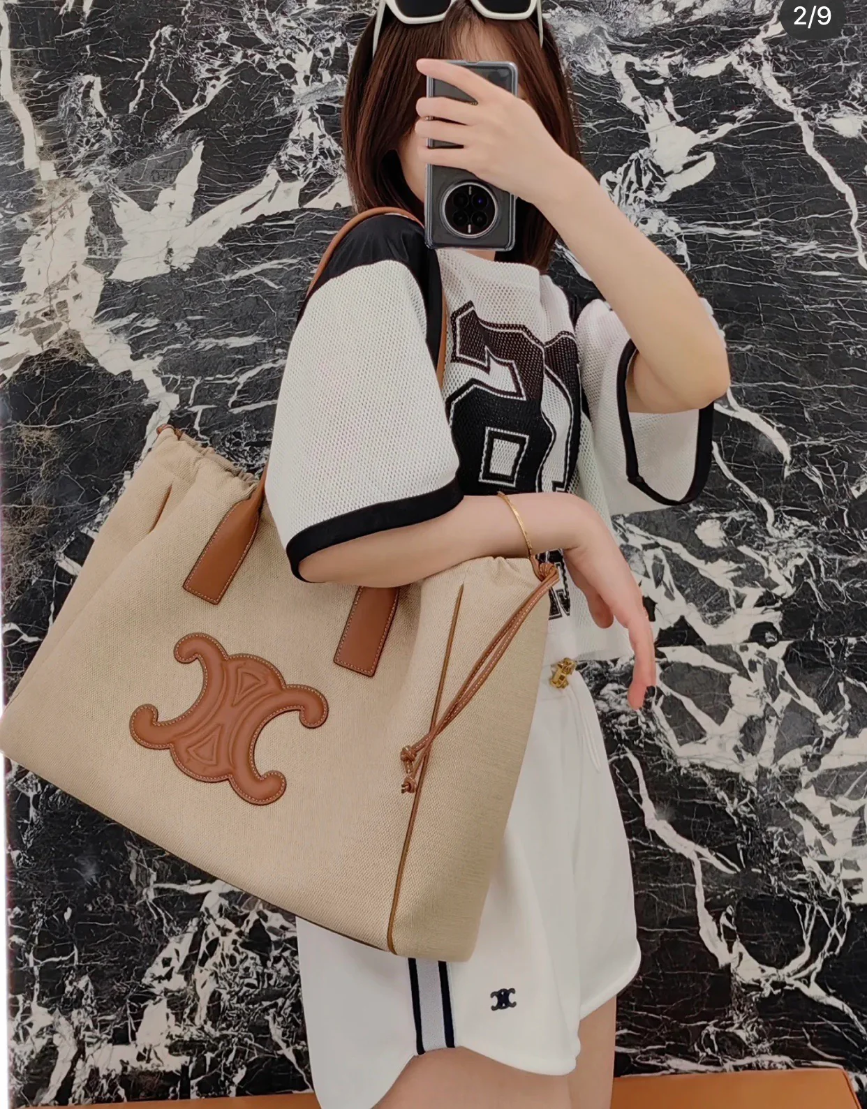 Большая холщовая сумка на завязках Celine Cabas Triomphe.