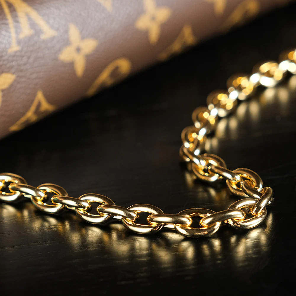 Маркировка в виде ромба на чипе LV - коричневая