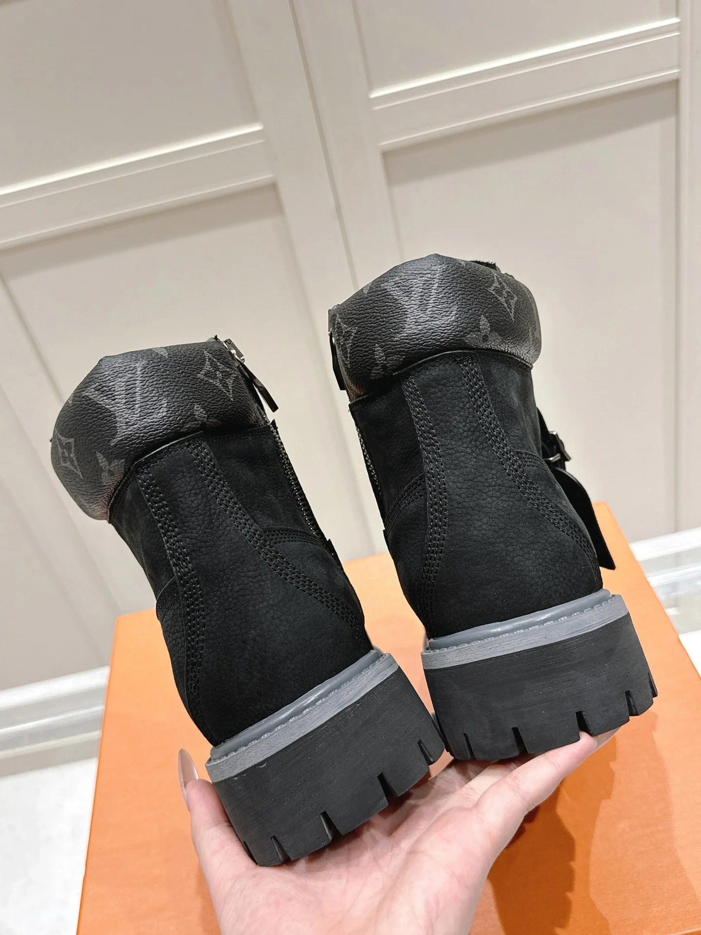 LV-2024-Doc Martens-Black