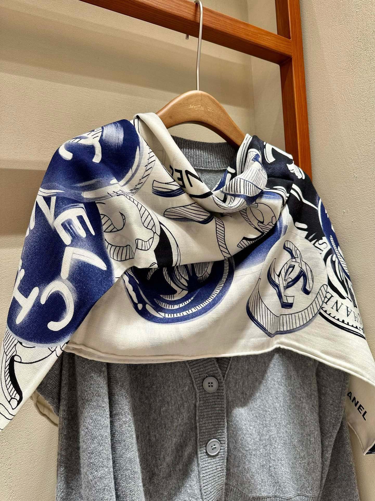 Шаль Chanel 2024 Coin Shawl - 140-140
