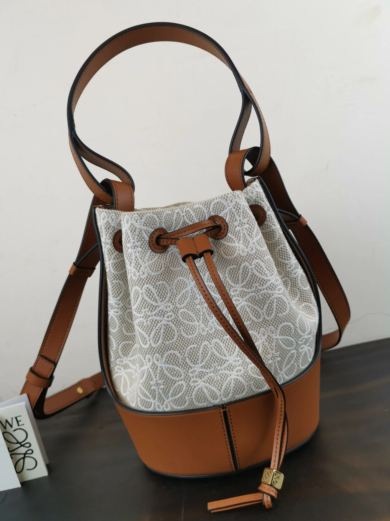 Сумка-ведро Loewe Anagram - маленькая