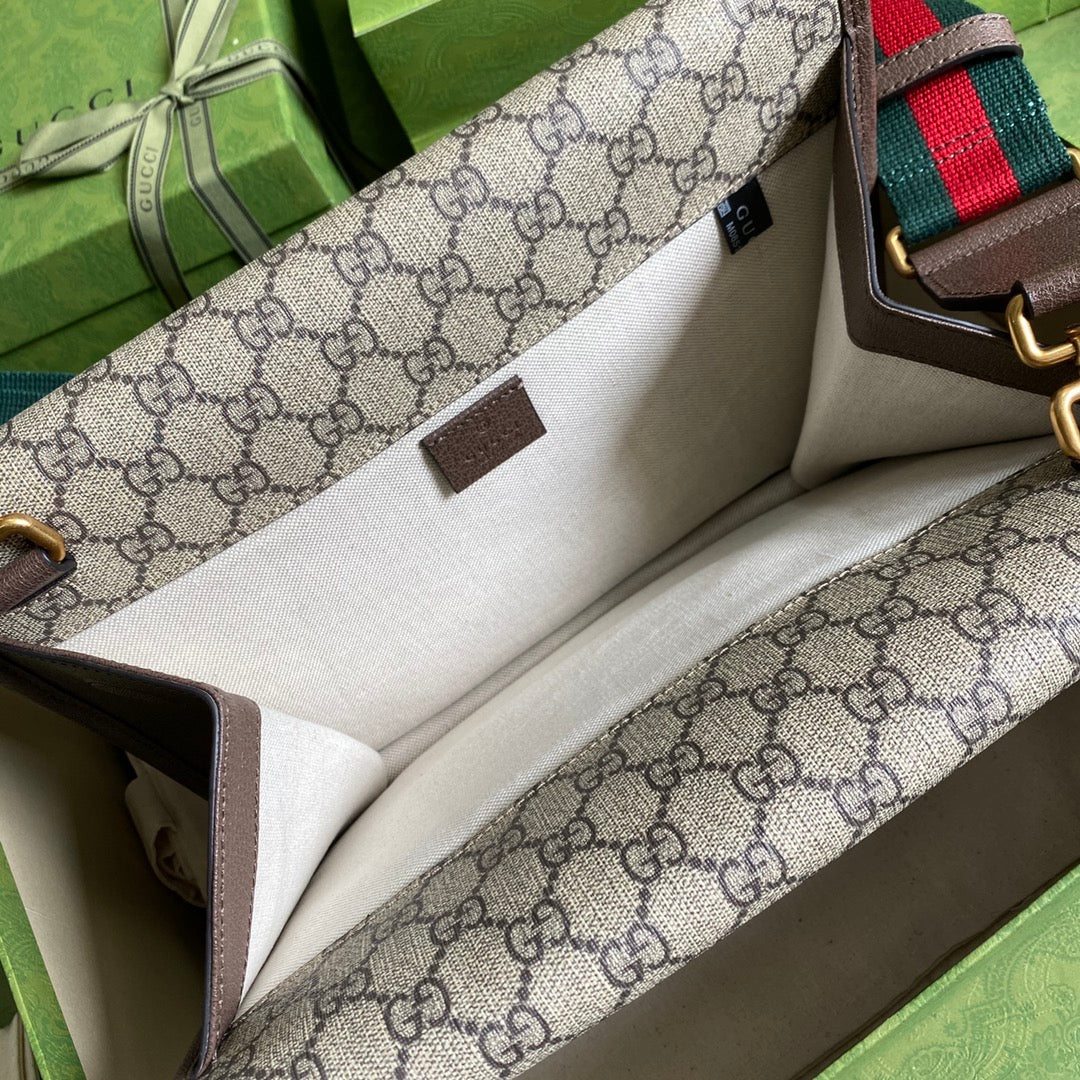 Сумка Gucci Ophidia Medium - дизайн с монограммой в виде головы тигра.