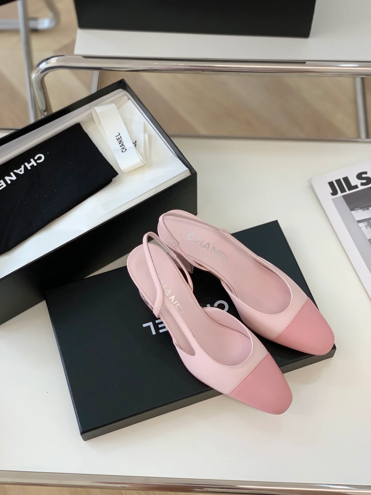 Балетки Chanel с открытой пяткой и массивным каблуком