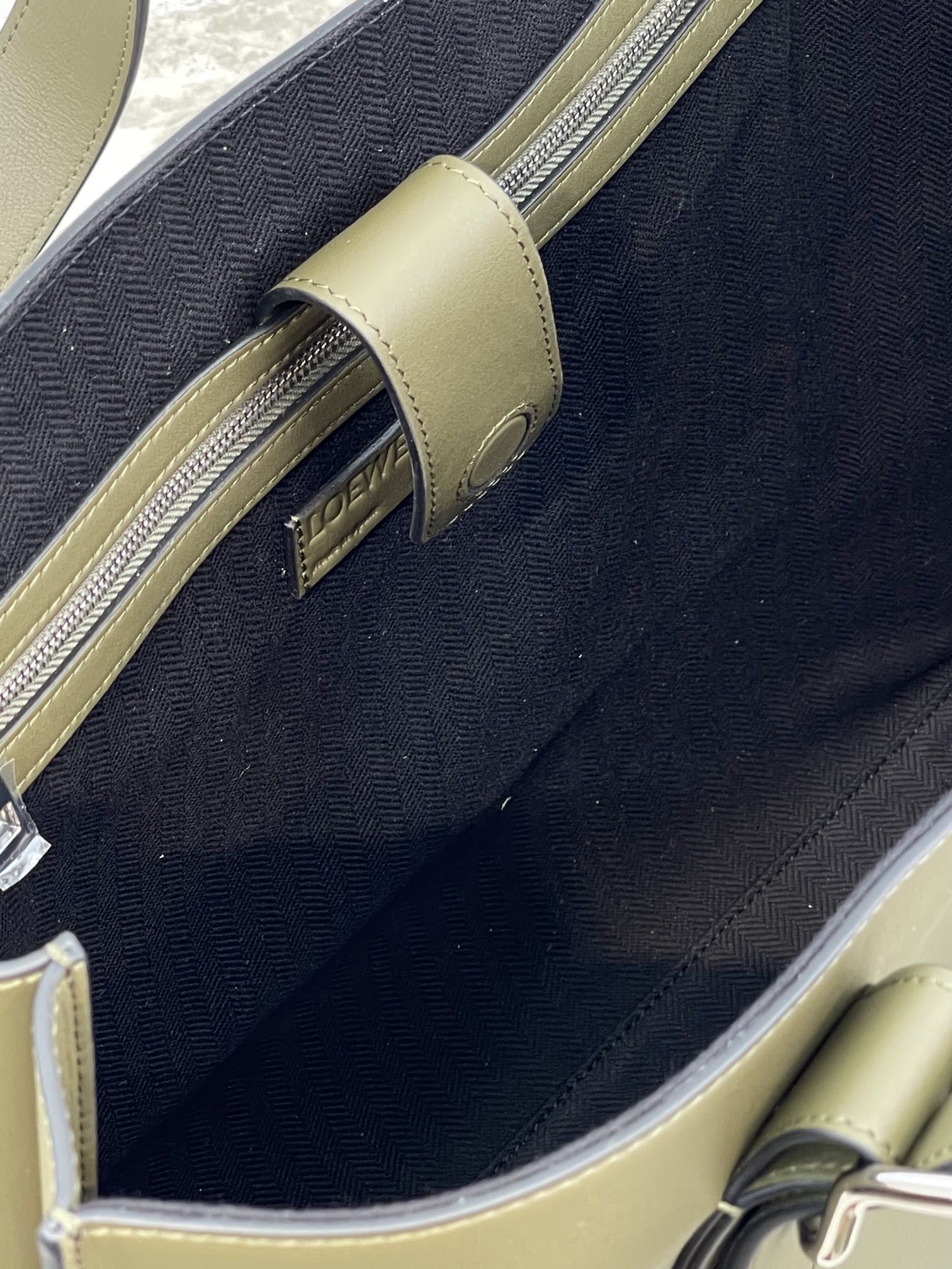 Сумка-тоут Loewe Buckle Straight с регулируемой длиной ручек - 1