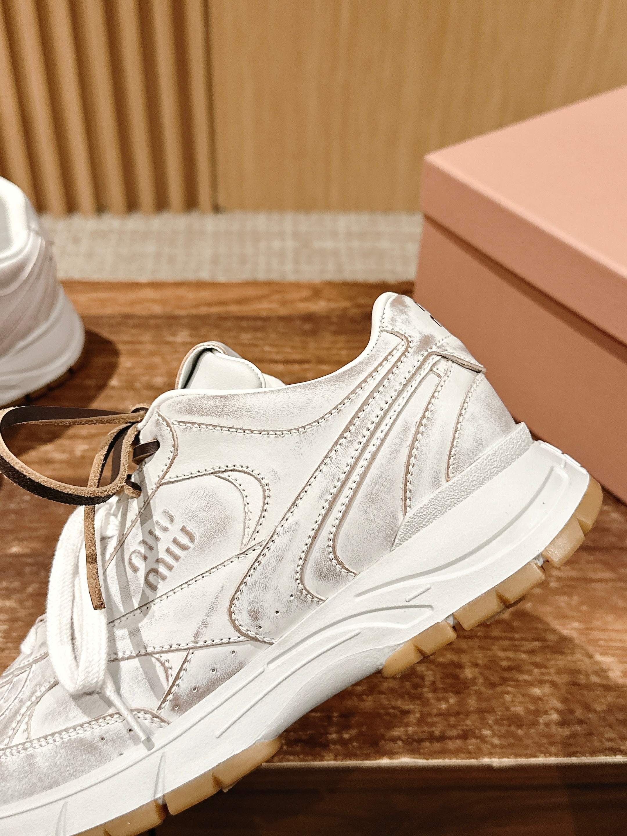 Miu Miu - Массивные туфли - Белый стиль 