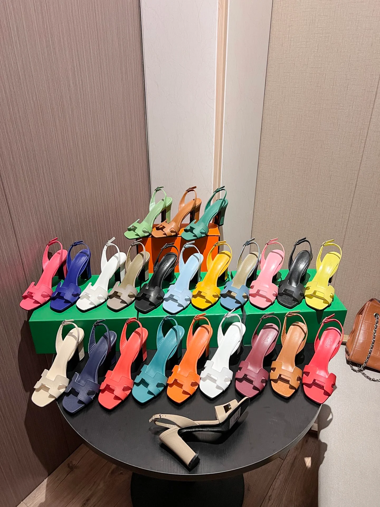 Босоножки на высоком каблуке Hermes - изображение из коллекции