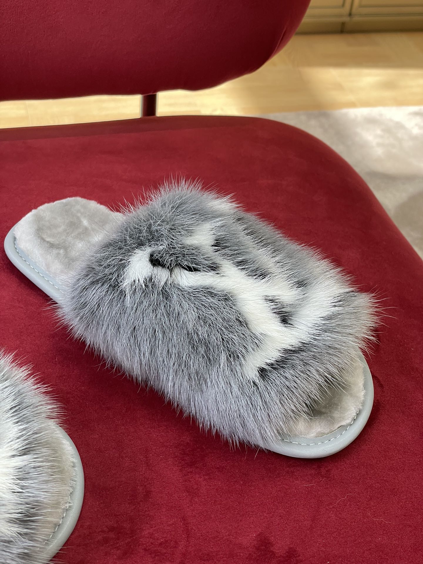 LV - Меховые тапочки из норки - Серые