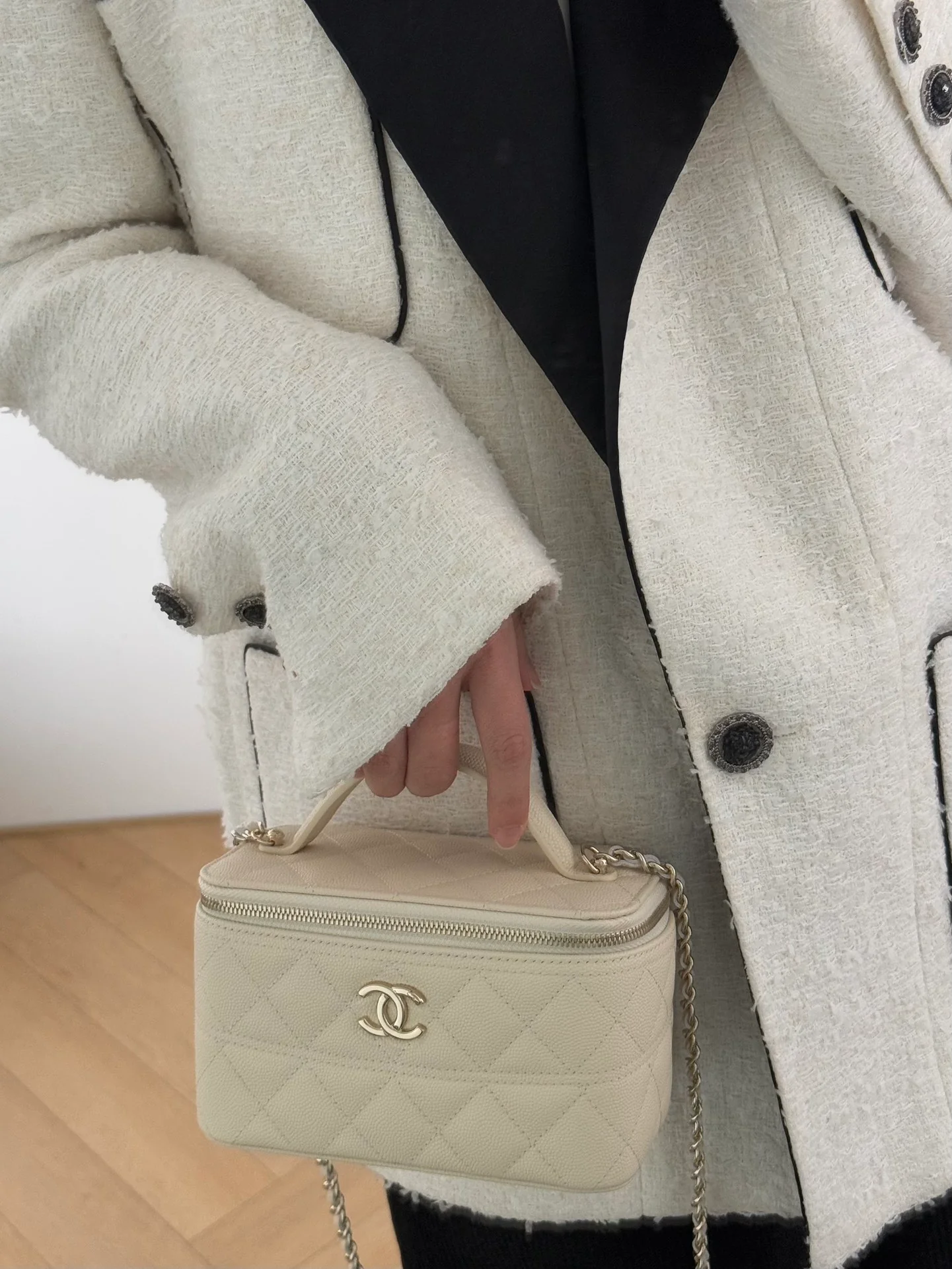 Сумка-ланчбокс Chanel 25c - серовато-белая