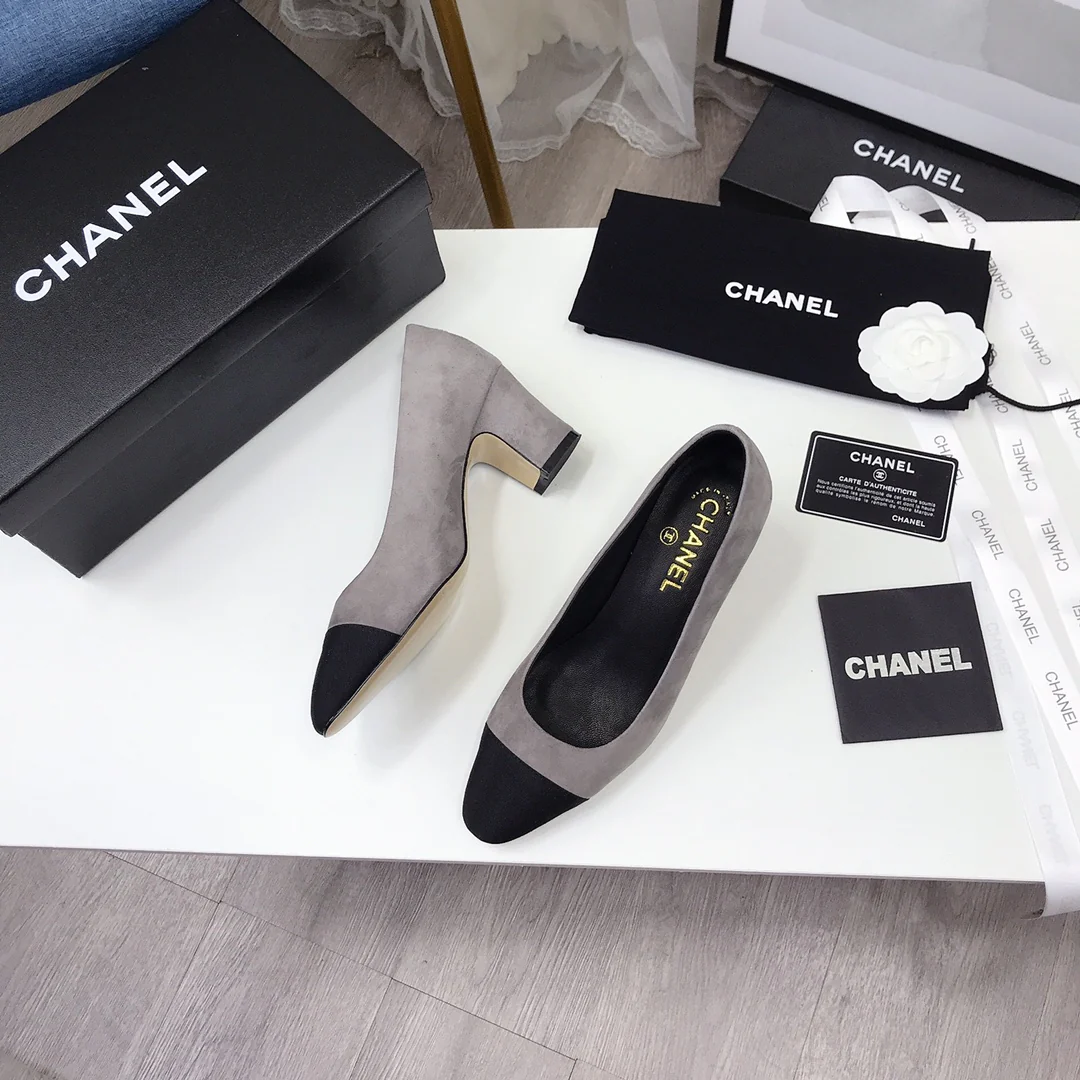 Туфли Chanel на массивном каблуке - Коллекция Métiers d'Art - Серый