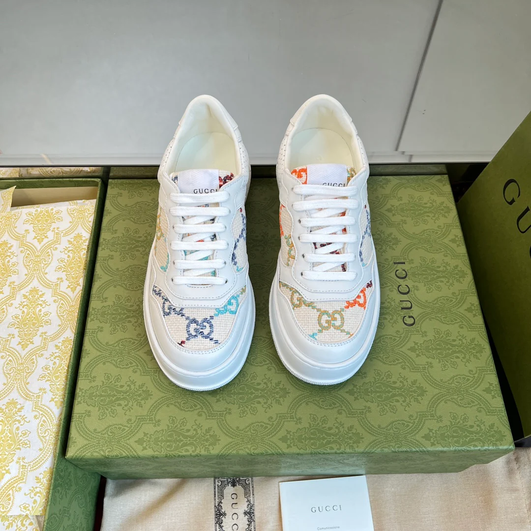 Gucci - Новинка сезона осень/зима 2022 - Белые кроссовки с вышивкой