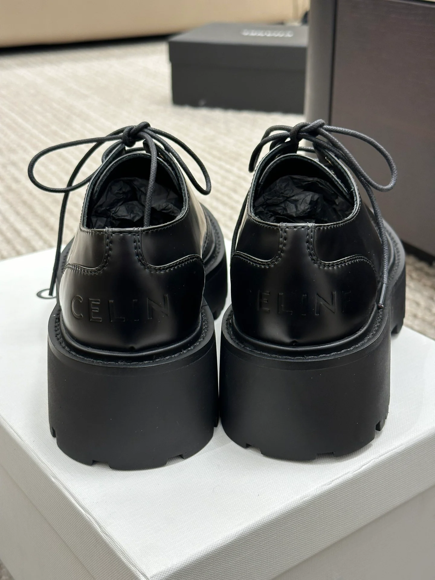 Новинка сезона весна/лето 2023 от Celine - Лоферы на платформе - Матовый черный