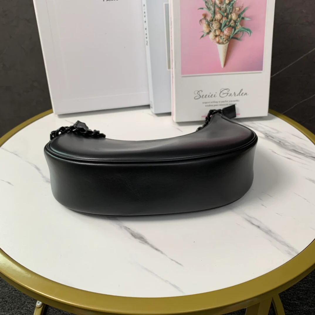 Сумка Celine Ava Moon Chain Bag - черная