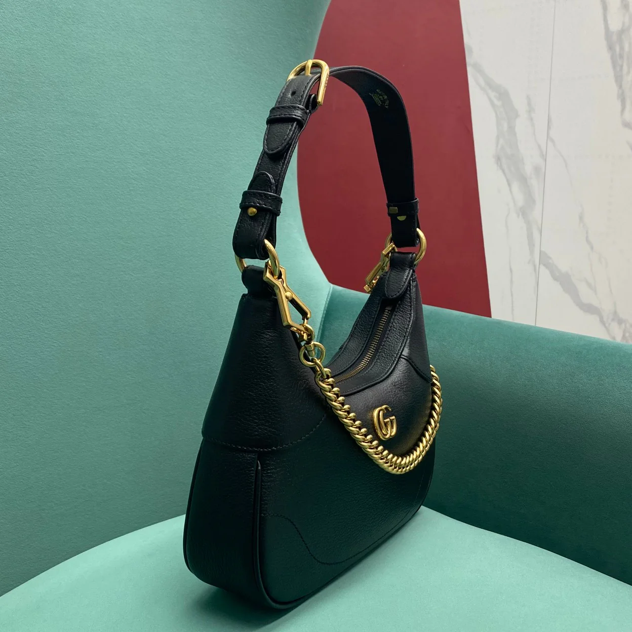 Сумка Gucci на цепочке через плечо - черная