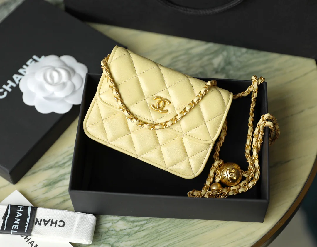 Сумка через плечо Chanel Little Gold Ball Collection - на цепочке - из овечьей кожи - 1 шт.