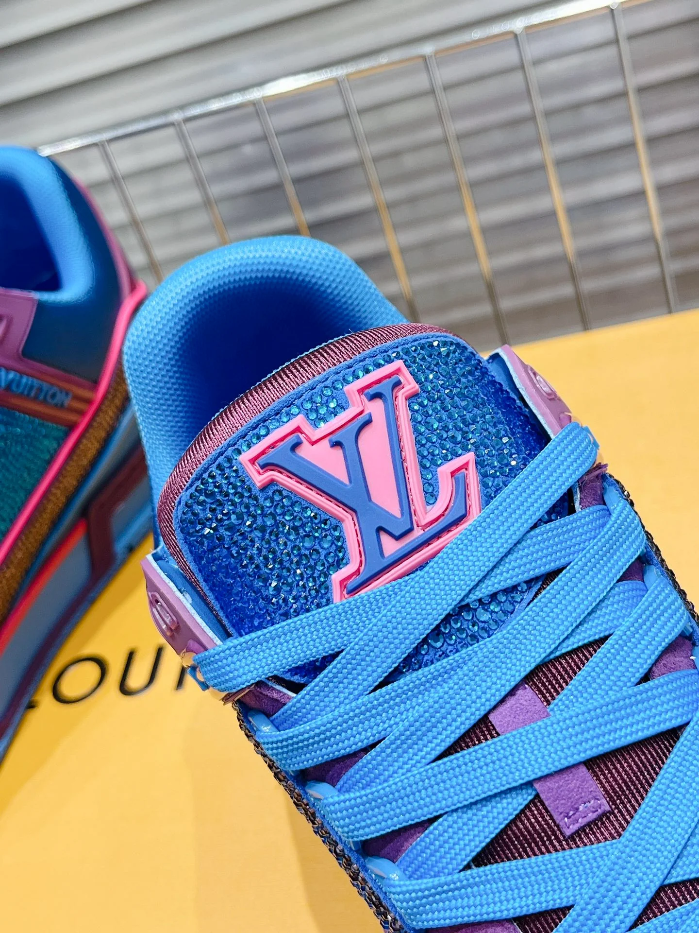 Кроссовки LV Trainer - обувь для скейтбординга - глянцевые сине-розовые - унисекс