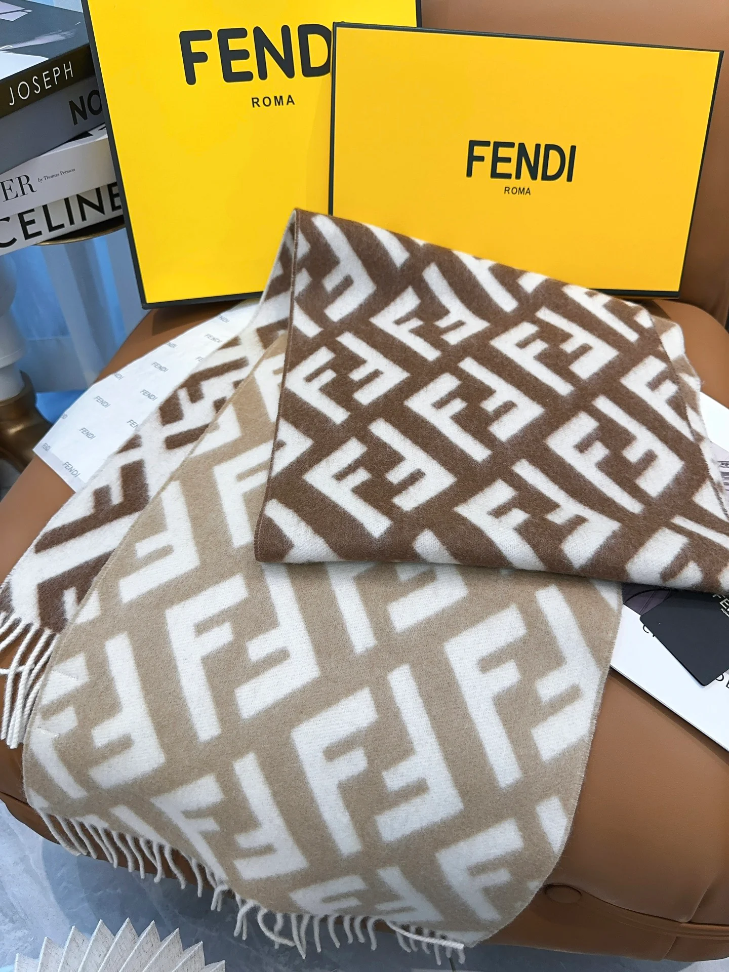 Кашемировый шарф Fendi 2024 Monogram Gradient с двусторонним узором - 35-180