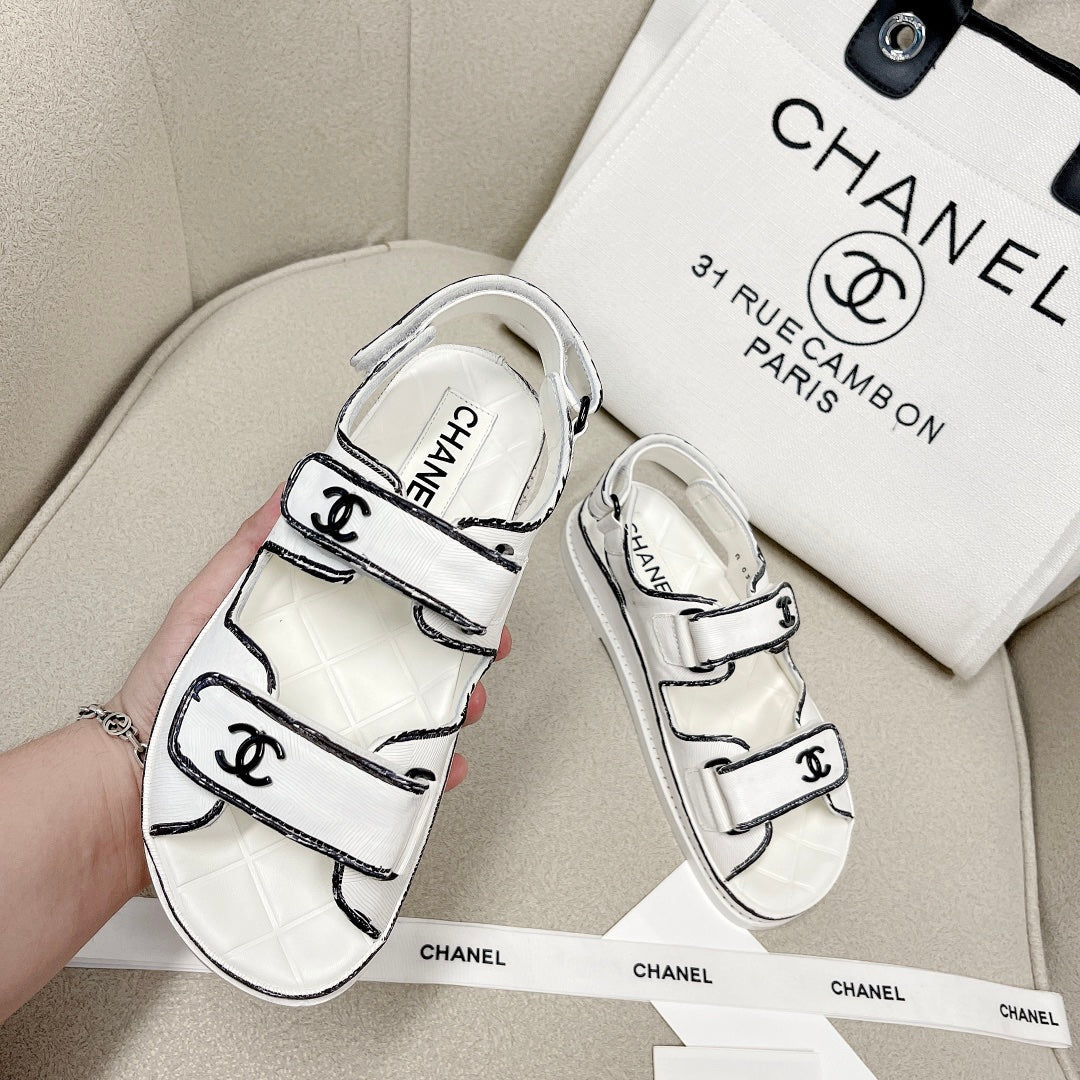Chanel - Белые кожаные сандалии