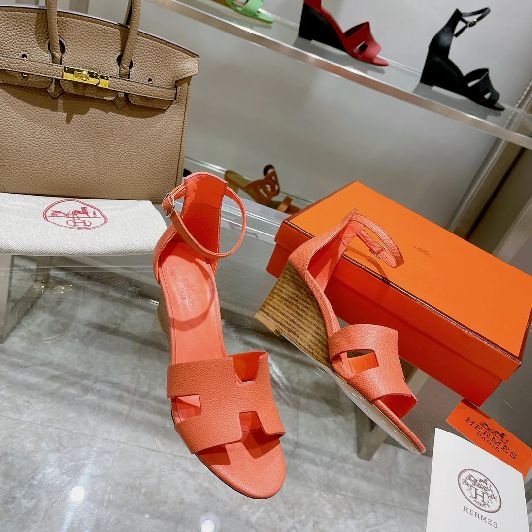 Новинки коллекции Hermes весна/лето 2022 - Сандалии на высоком каблуке - 3